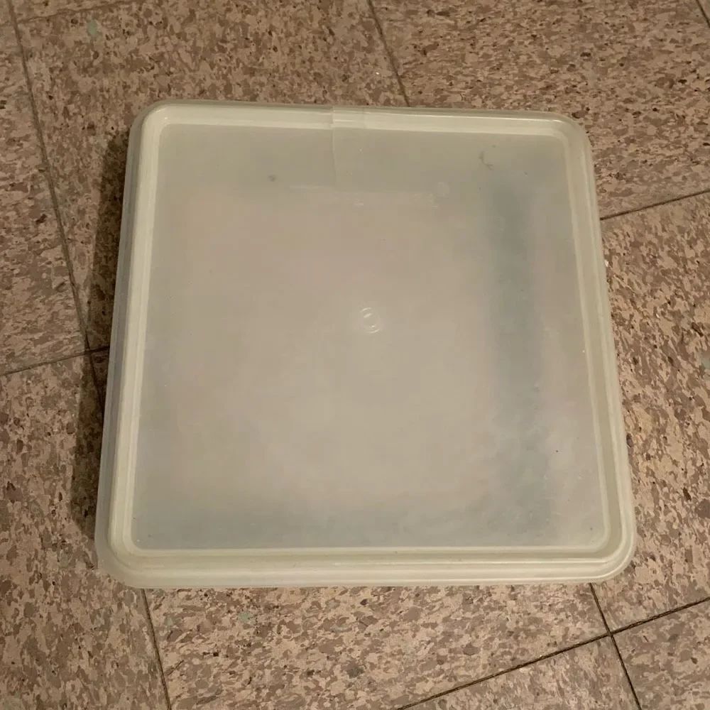 Vintage Tupperware 514-3 9” x 9” x 3” Storage Container With Cracked Lid